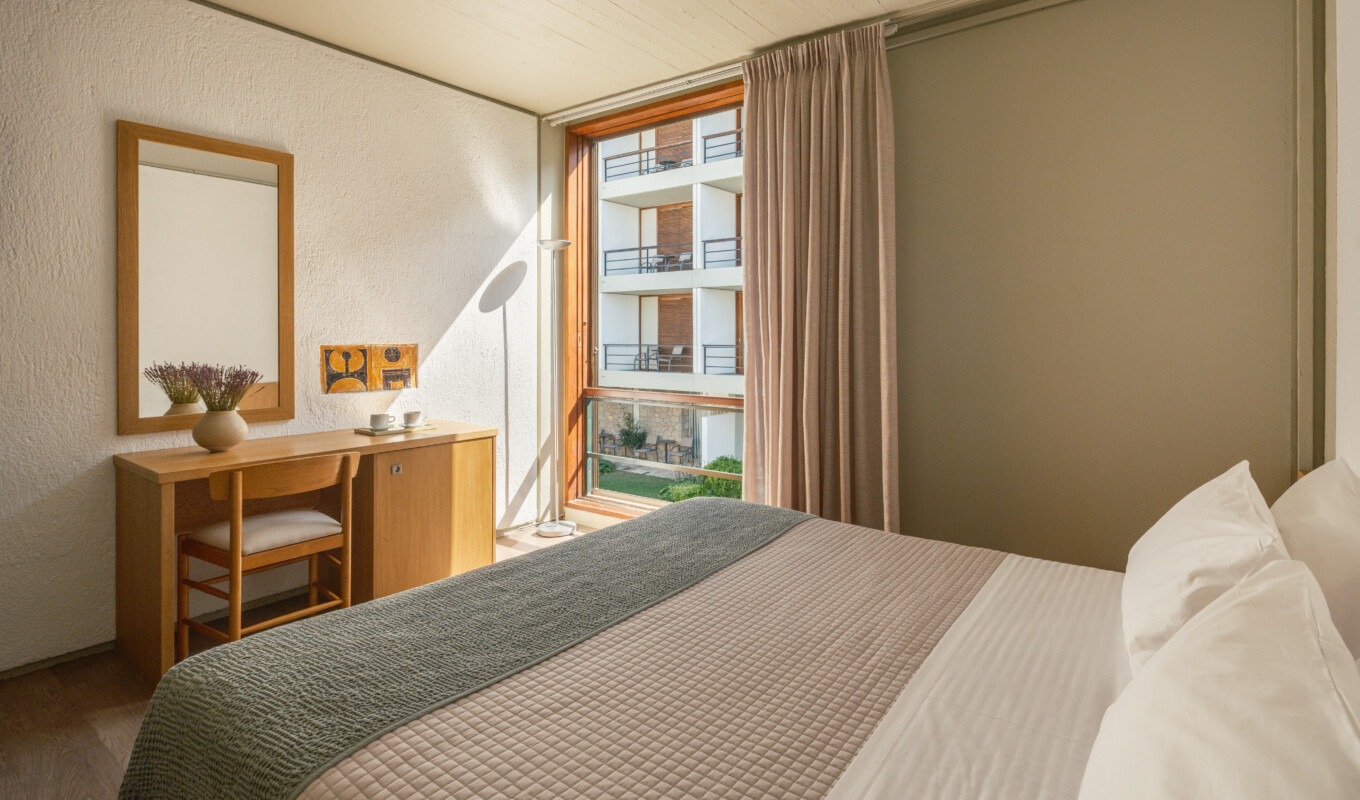 Courtyard View Room
