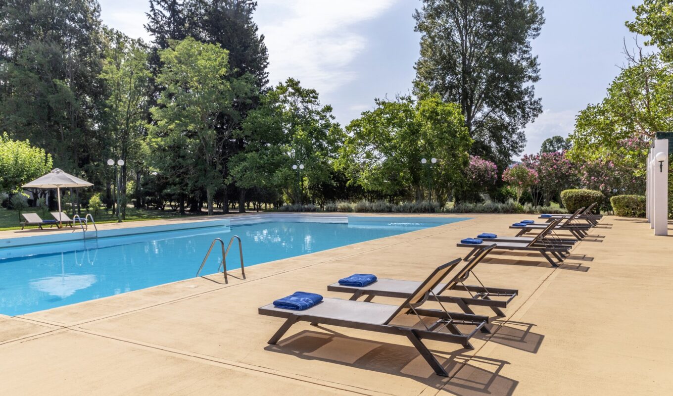 Pool Bar